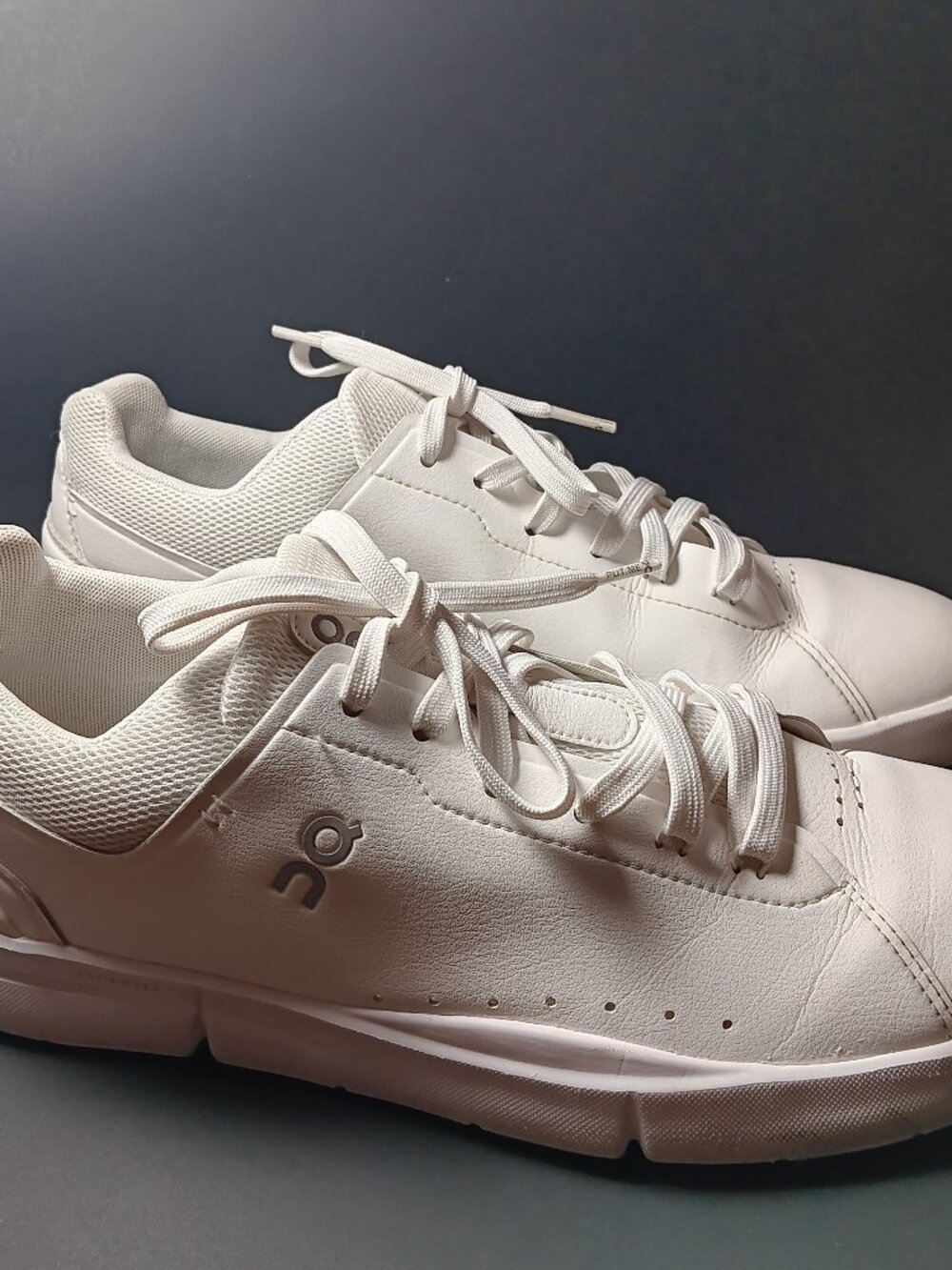 On running The Roger advantage mens size 12 white tennis sneakers Federer